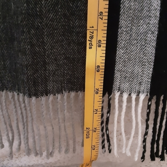 Banana Republic Scarf With Fringe - Picture 15 of 15